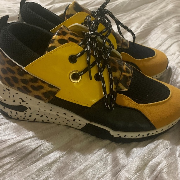 Shoes - Yellow/ black sneakers